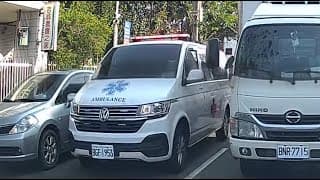 原來有兩台救護車啊