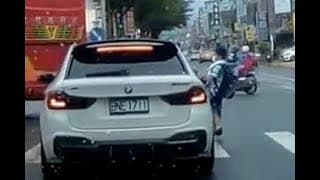 左轉車VS小朋友，快嚇死
