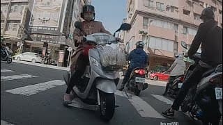 阿嬤在高雄自由路很自由（檢舉成功）