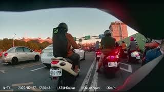 不排隊夭壽讚，排隊都傻瓜（已送檢舉）
