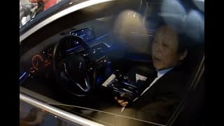 世堅啊、不可以壞壞偷滑手機喔！！