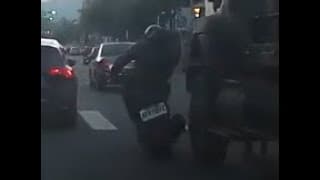 差點被軍卡收掉