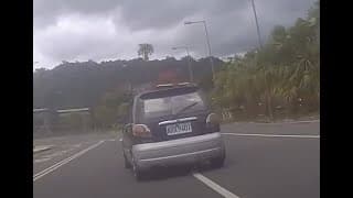 是路上的線在跑，不是我在變換車道