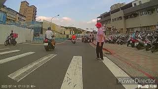 阿嬤過馬路（檢舉失敗）原因竟是 #行人佇立不動 #不排除有合意禮讓車輛先行之可能