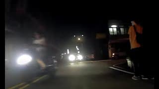 小姊，真的沒差那幾秒，撞到開心了嗎？路人都傻眼了