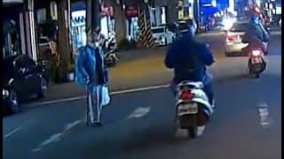 行人完全佇立不動，恩，阿伯應該是腳麻走不動（檢舉失敗）
