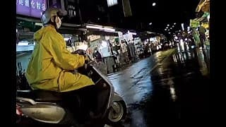 阿伯看路啦（開聲音）