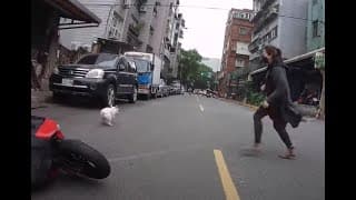 2022.01.14 台北市中正區寧波西街 機車被狗嚇到摔車（此路段7~9點為單行道）