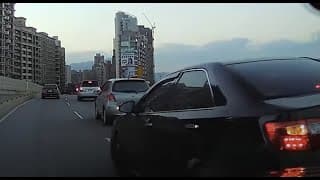 你超車不順，何必遷怒我？