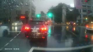 逼車