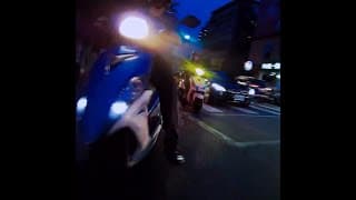 停等紅燈綠燈起步總要看看前面的人的方向燈吧.mp4