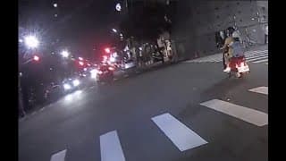 妳知道妳後面有載小孩嗎？？（記得觀察原po右手變化