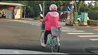 很安全的腳踏車 VS 很危險的機車