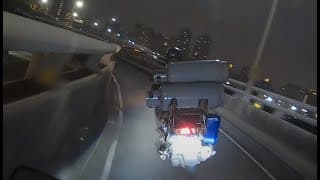 瓦斯員撞爆別人後照鏡