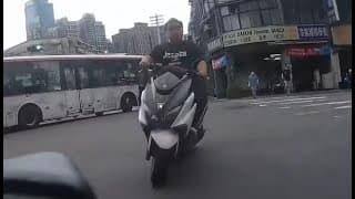 穿越時空裂縫的辣個男人