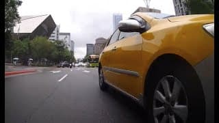 台北小黃按喇叭惡意逼車（檢舉失敗）