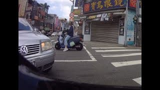 請問是我該讓它嗎