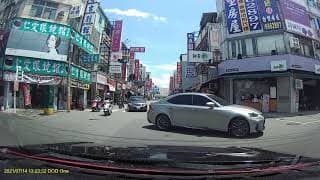 現在起步車和轉彎車路權最大了是嗎？