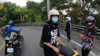 我就幫到這了（2022.07.01 台南市南化區南部橫貫公路 機車小追撞