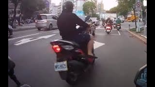 被阿北連續急煞逼車