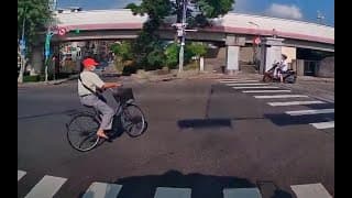 還知道要閃啊