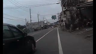 變換車道不打方向燈  不禮讓原車道直行車