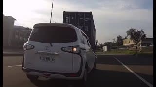 物以類聚和路怒症四輪
