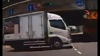 闖紅燈ㄉ貨車🥺
