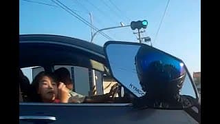 仔細看車窗有個小朋友在對我比愛心（夜貓優先）