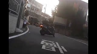 媽我出門囉～ 碰！媽我出不了門了