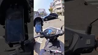 【車禍影片】 發個呆就看到有人翻跟斗😵（2023.03.03 高雄市新興區五福二路與復興二路口