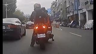【車禍影片】 兩機車追逐，不出意外的話馬上就要出意外了（2023.02.03 台北市中山區民族東路