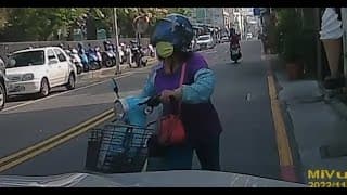 逆向老村姑擋在路上還嘴巴念念有詞是在看尛（注意音量）