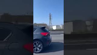 開半自動駕駛在車上睡覺