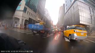 【車禍影片】 下雨天三車串燒（2022.12.09 台北市中正區重慶南路一段