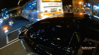 直接在中間車道等右轉，真想看看你媽長什麼樣子