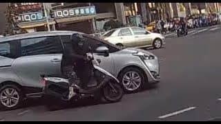 汽機車擦撞（2022.03.07 高雄市鳳山區九如一路與澄清路口