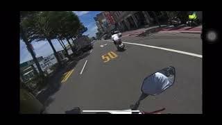 都按喇叭警告了還轉出來