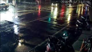 未禮讓直行車害騎士反應不及自摔