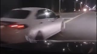 爸媽睡了，趕快開車出去玩