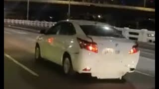 車都爛了 還在滑手機