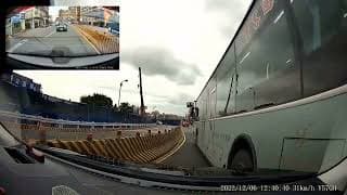 【車禍影片】車道縮減，三重客運霸氣擦撞