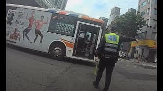 警察大人 拜託讓我左轉（開聲音）