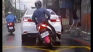 【車禍影片】 本來自己差點撞到，離遠一點之後鄰兵就...（2022.10.28 新北市新莊區瓊林南路305巷口