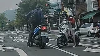 阿嬤發放三寶飯囉