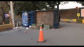 這種小路也可以開到翻車 而且還是翻這不合邏輯的相位 神人