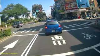 一直比手劃腳這是汽車道，要我滾去旁邊.......