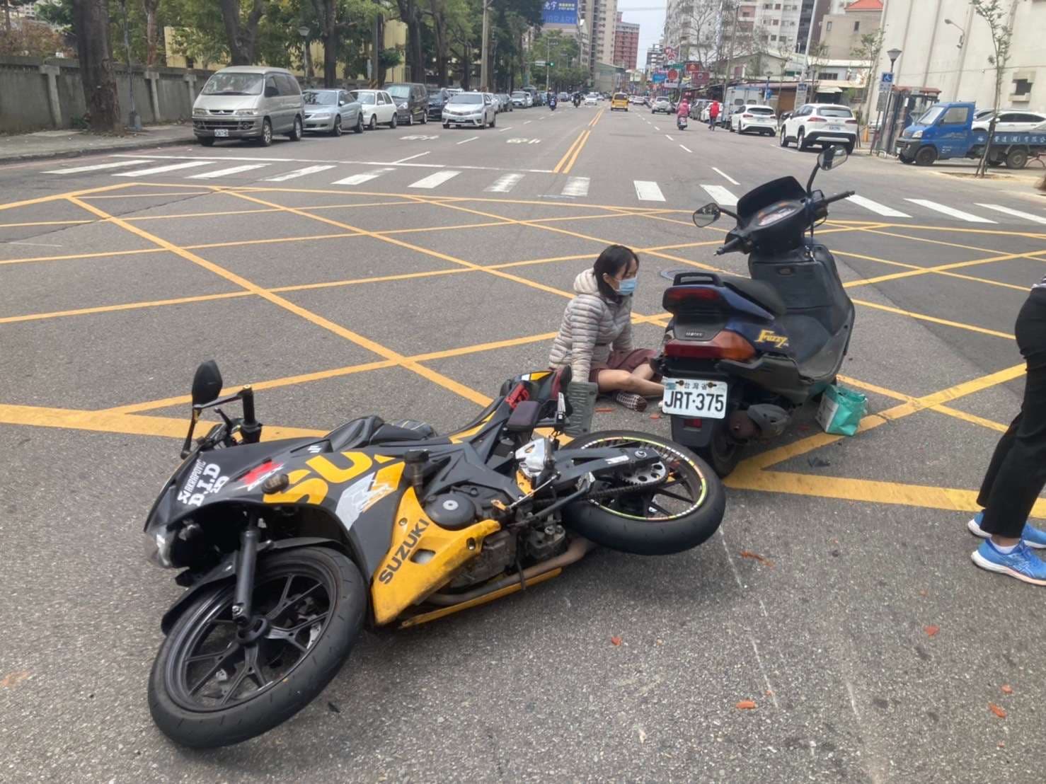 求求各位提供相關影片，那邊沒有攝錄機，我的行車記錄儀又壞了，如果提供有用證據，我必定報答各位  台中南區公學三街（中華電信旁邊） 2023/3/13