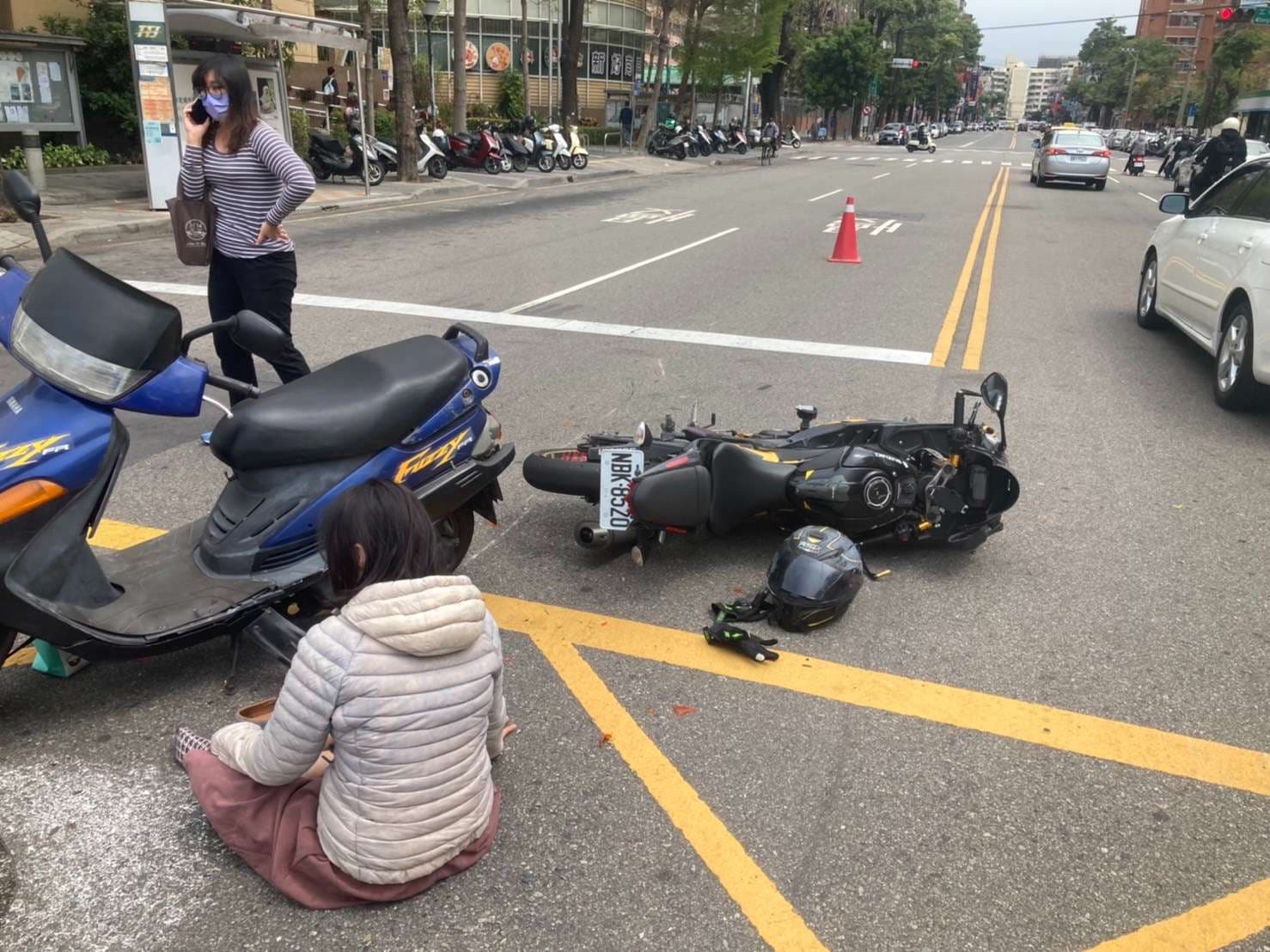 求求各位提供相關影片，那邊沒有攝錄機，我的行車記錄儀又壞了，如果提供有用證據，我必定報答各位  台中南區公學三街（中華電信旁邊） 2023/3/13