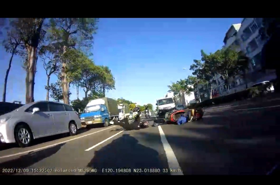 2022/12/09，下午15:20左右，台南北區中華北路二段機車車禍